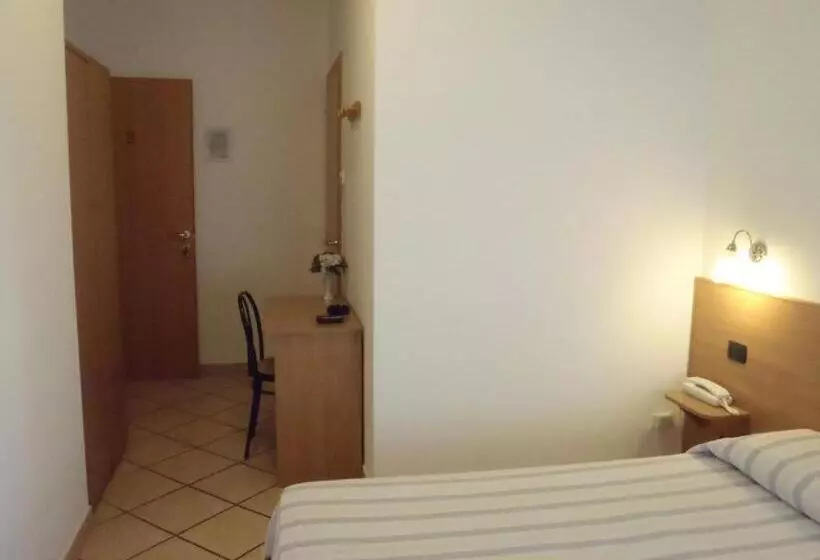 Hotelli Albergo Pizzeria Sole