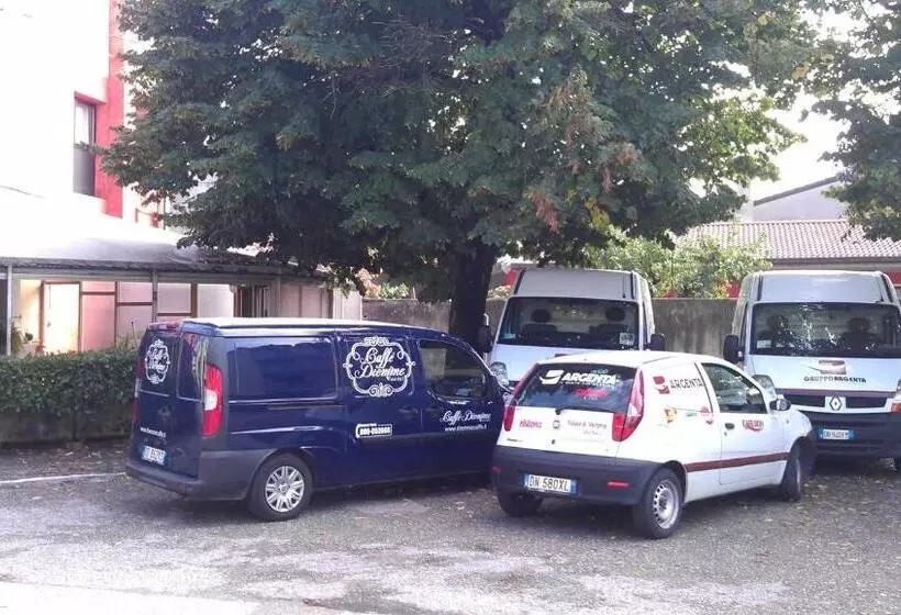 Hotelli Albergo Pizzeria Sole