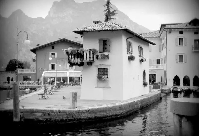 Hotelli Albergo Villa Mimosa
