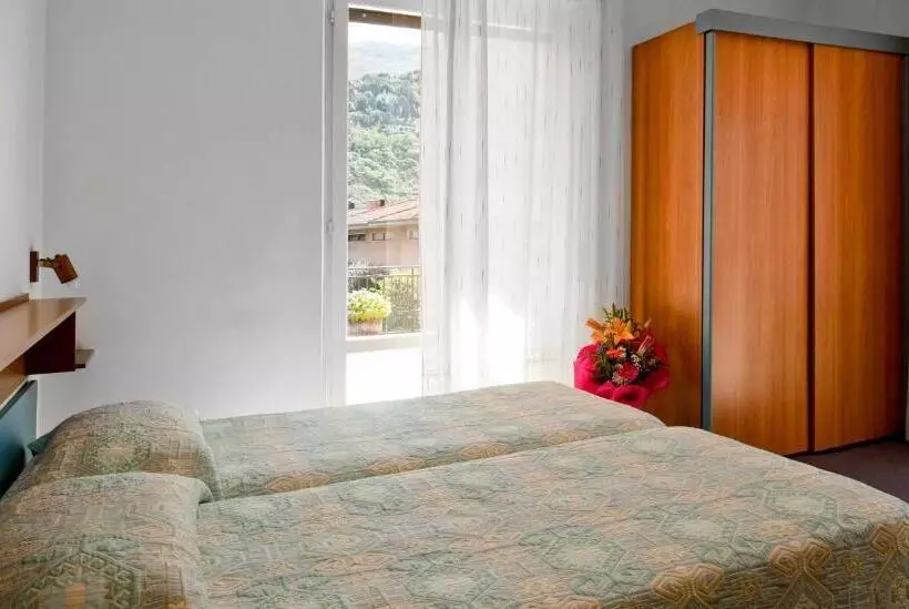 Hotelli Albergo Villa Mimosa