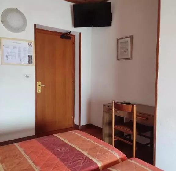 Hotelli Albergo Villa Mimosa
