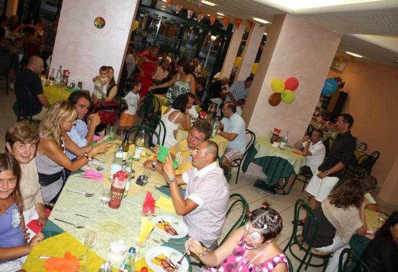 호텔 Gadames   Lunch On The Beach