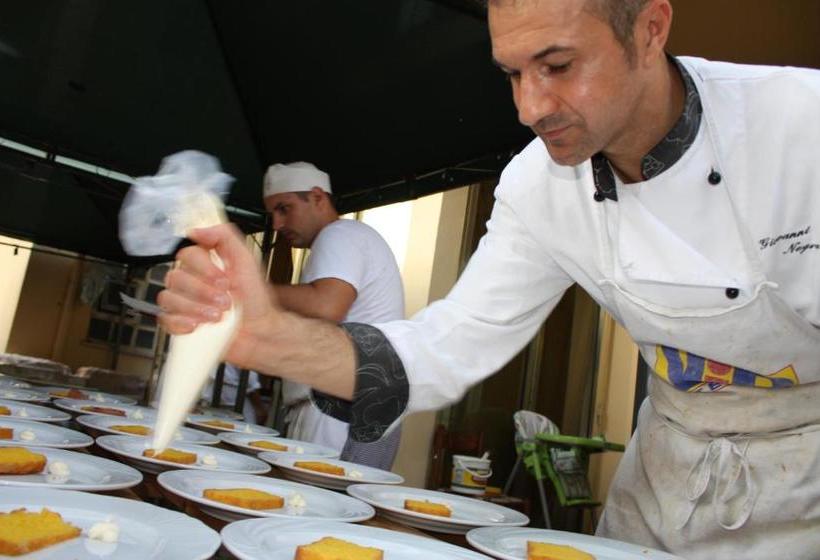 호텔 Gadames   Lunch On The Beach