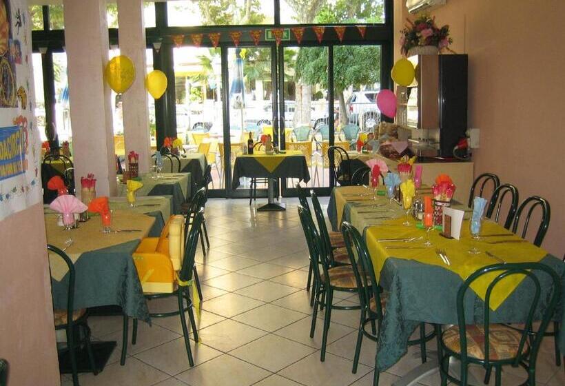 호텔 Gadames   Lunch On The Beach