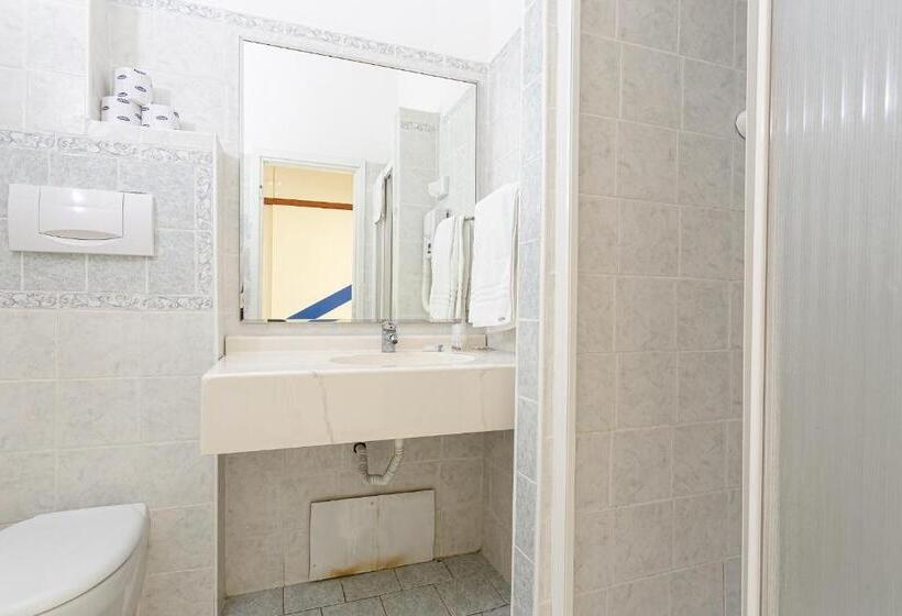 호텔 Gadames   Lunch On The Beach