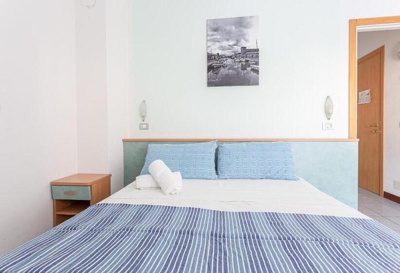 호텔 Gadames   Lunch On The Beach