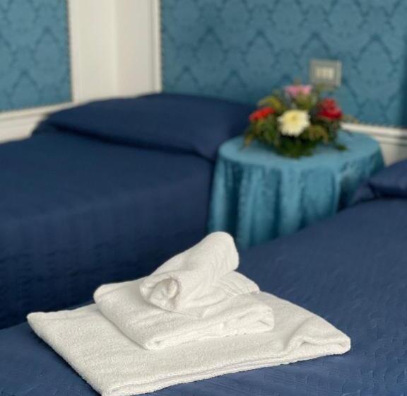 Отель Michelangelo