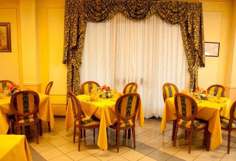 Отель Michelangelo