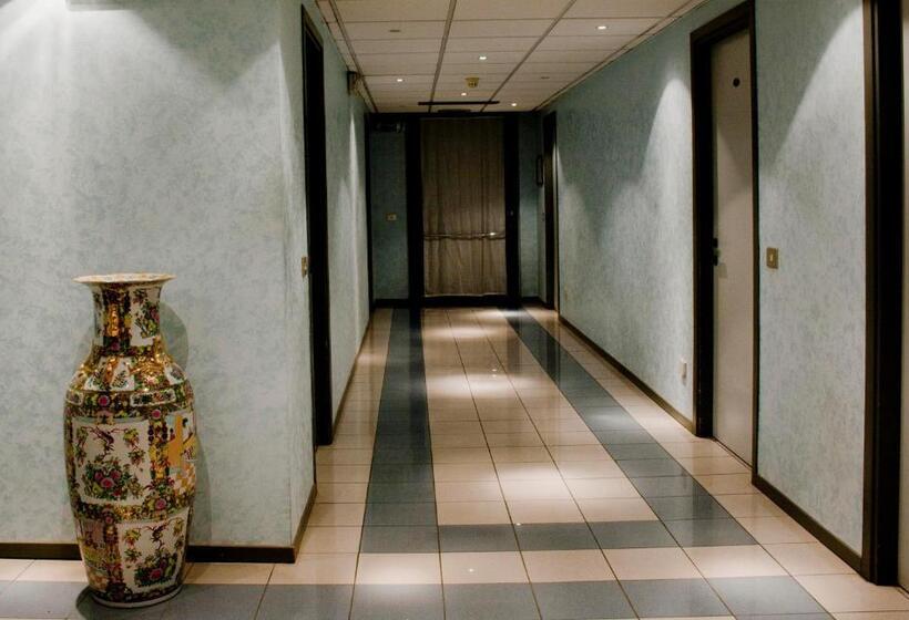 Отель Michelangelo