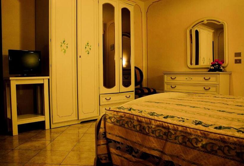 Отель Michelangelo