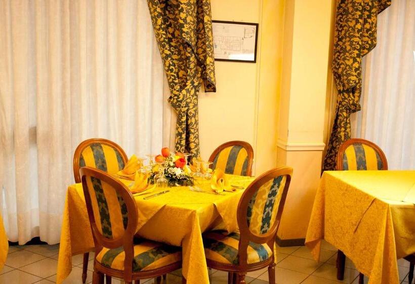 Отель Michelangelo