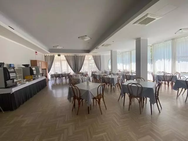 Hotelli Monaco   Parcheggio Incluso E Piscina