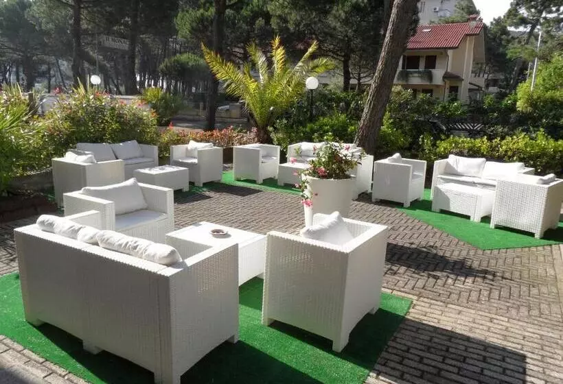 Hotelli Monaco   Parcheggio Incluso E Piscina