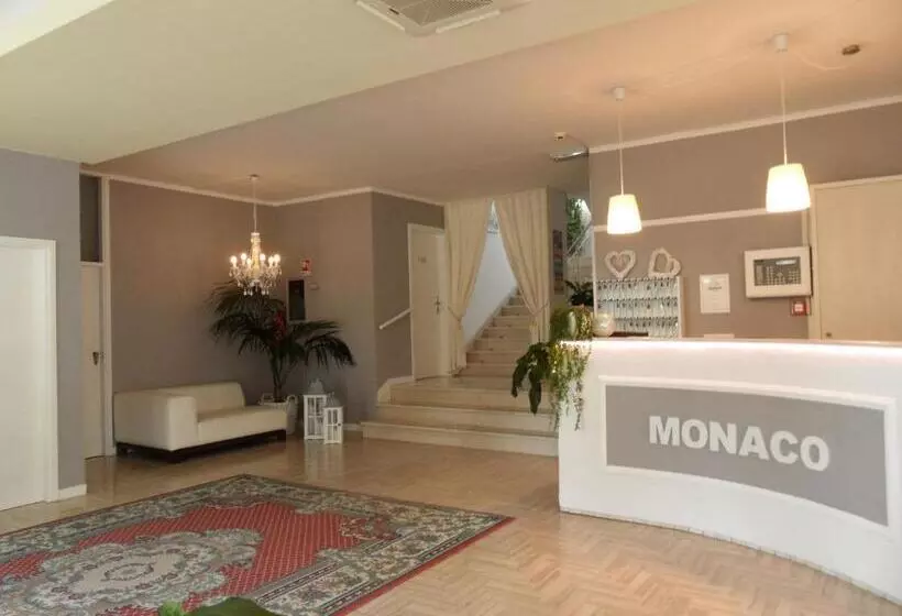 Hotelli Monaco   Parcheggio Incluso E Piscina