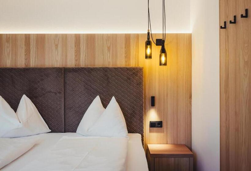 Weingut & Genusshotel Spitalerhof Superior