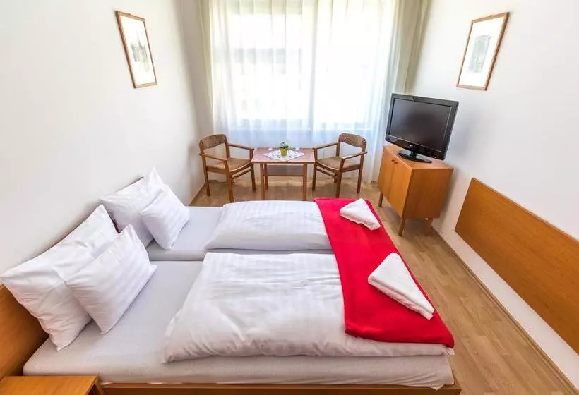 تختخواب و صبحانه Hello Balcsi Apartmanház