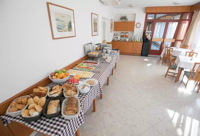 تختخواب و صبحانه Hello Balcsi Apartmanház