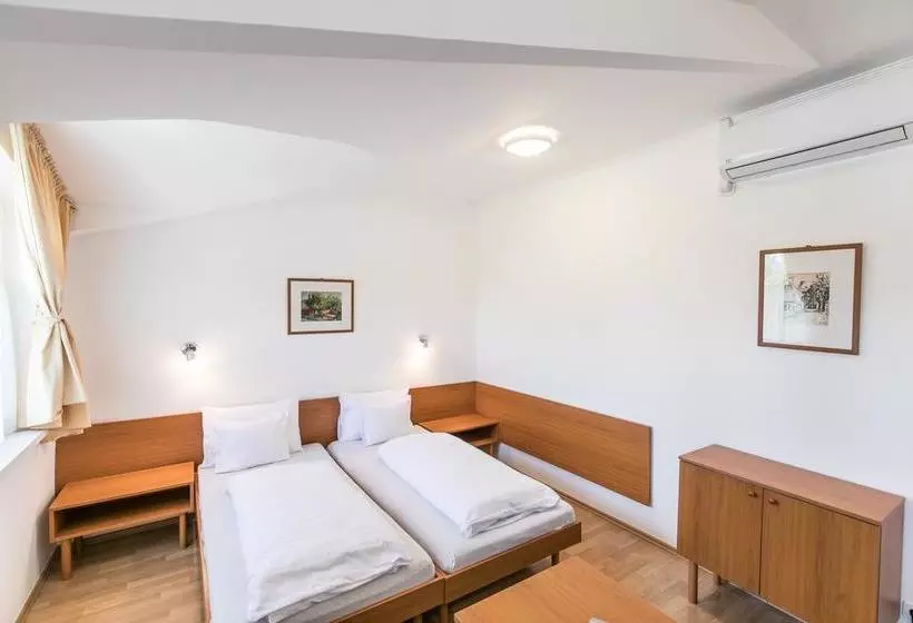 تختخواب و صبحانه Hello Balcsi Apartmanház