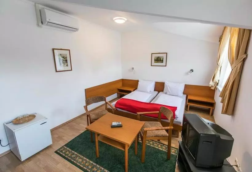 تختخواب و صبحانه Hello Balcsi Apartmanház