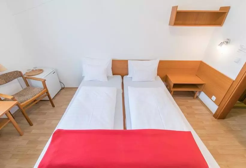 تختخواب و صبحانه Hello Balcsi Apartmanház