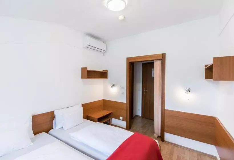 تختخواب و صبحانه Hello Balcsi Apartmanház