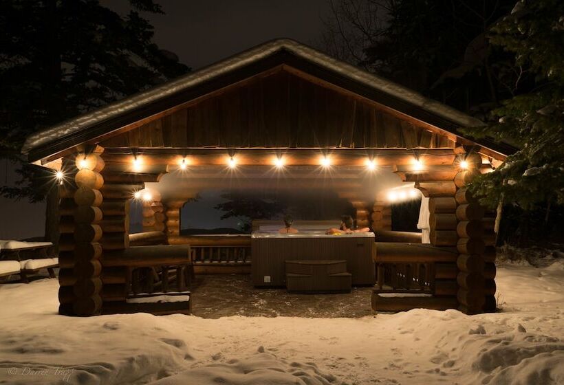 مبيت وإفطار Whitewater Lodge