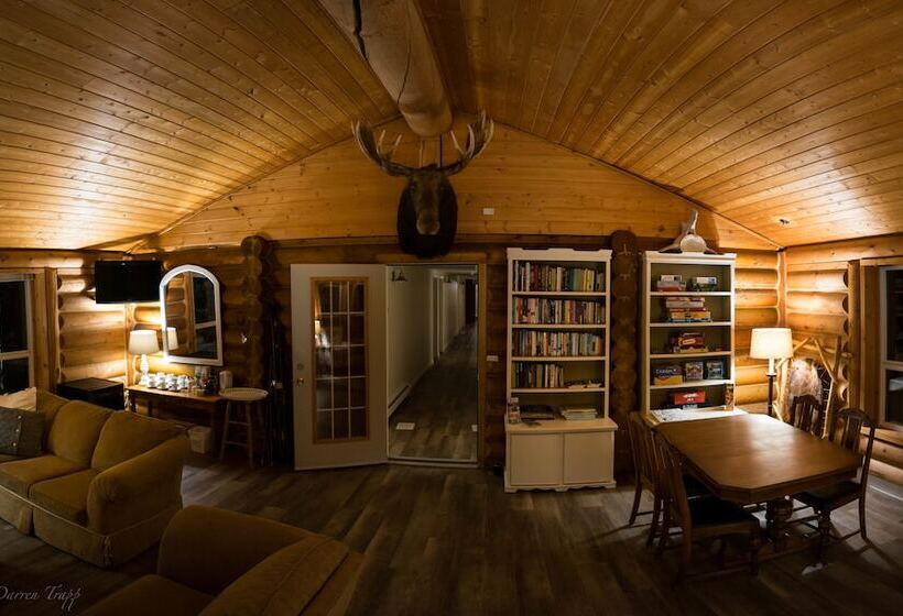 مبيت وإفطار Whitewater Lodge