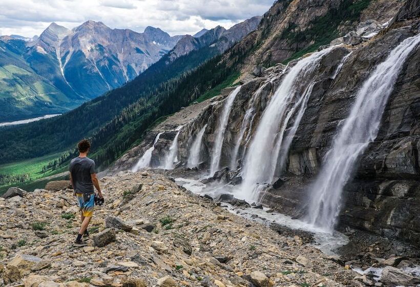 مبيت وإفطار Whitewater Lodge