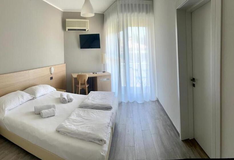 בית מלון כפרי Astoria