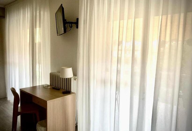 בית מלון כפרי Astoria