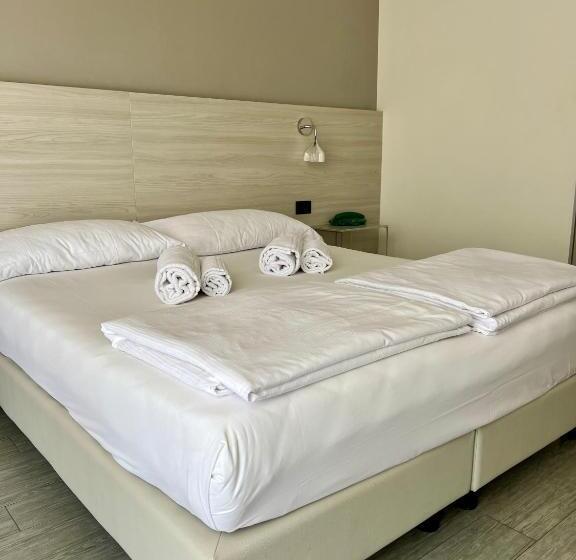 בית מלון כפרי Astoria