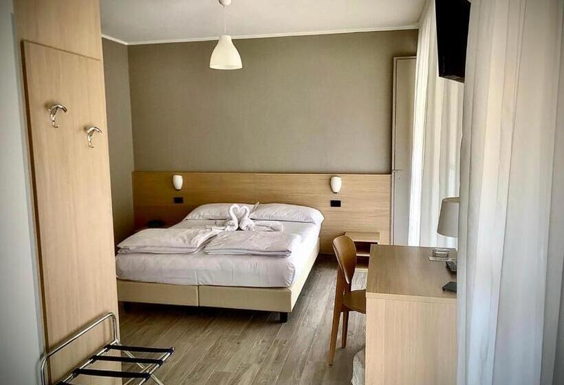 בית מלון כפרי Astoria