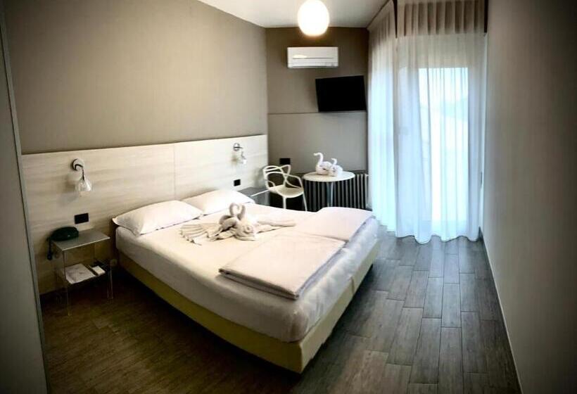 בית מלון כפרי Astoria