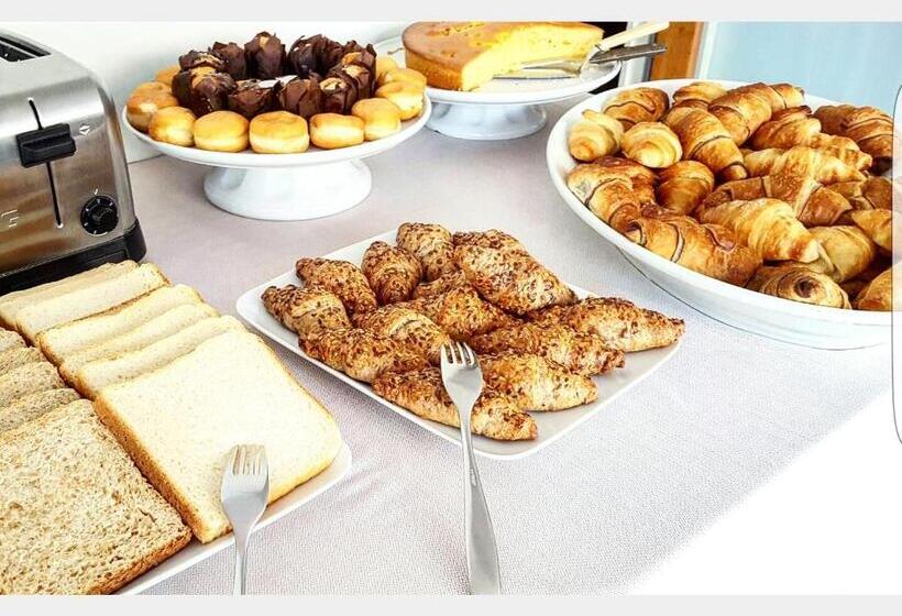 בית מלון כפרי Astoria