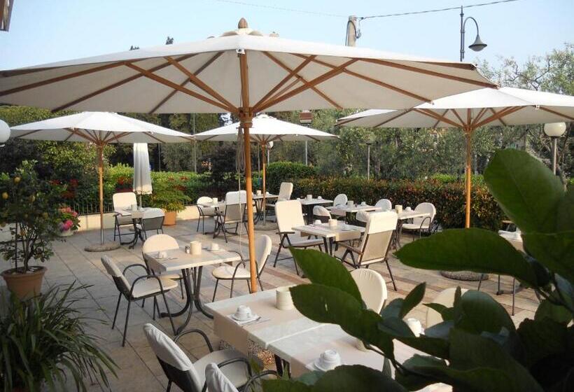 בית מלון כפרי Astoria