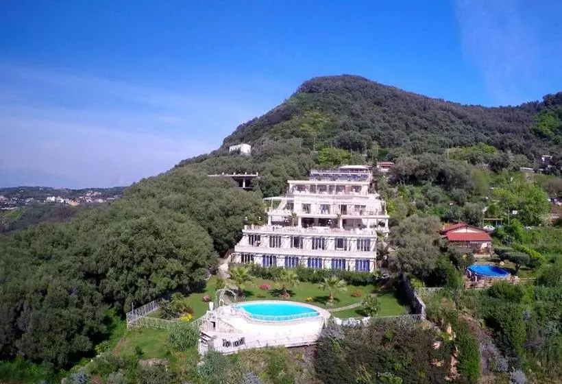 Hotelli Caposperone Resort