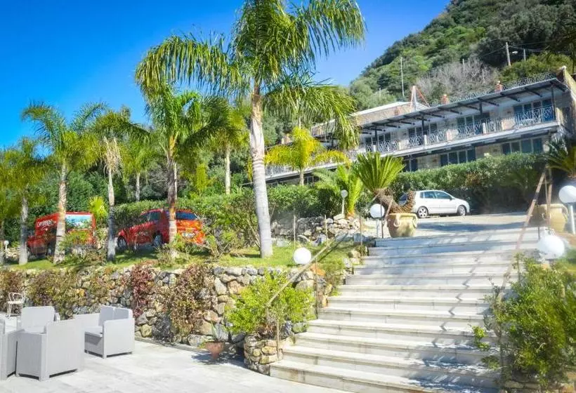 Hotelli Caposperone Resort