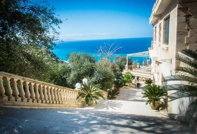 Hotelli Caposperone Resort