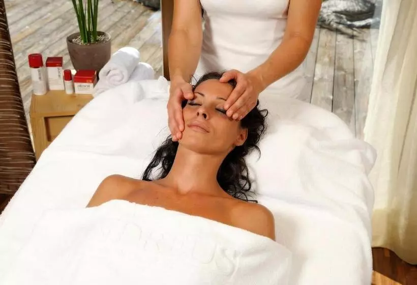 ホテル Dolomitenblick