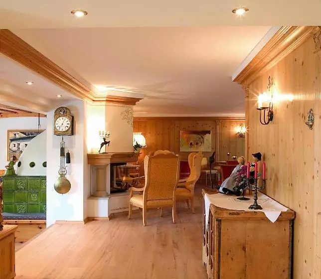 ホテル Dolomitenblick