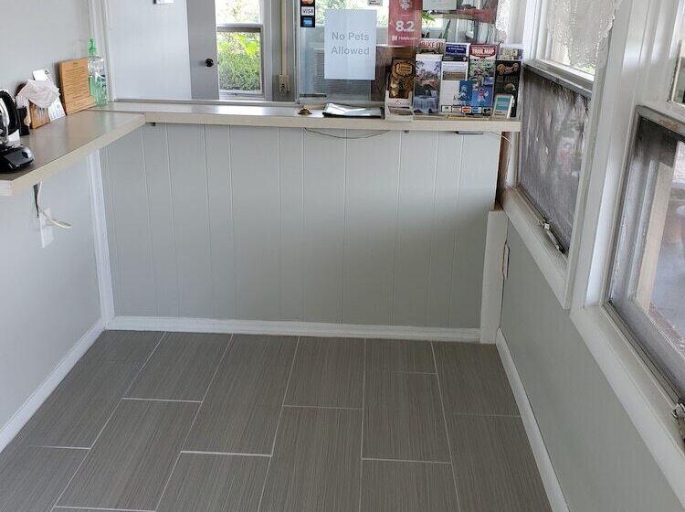 モーテル Dollar Inn