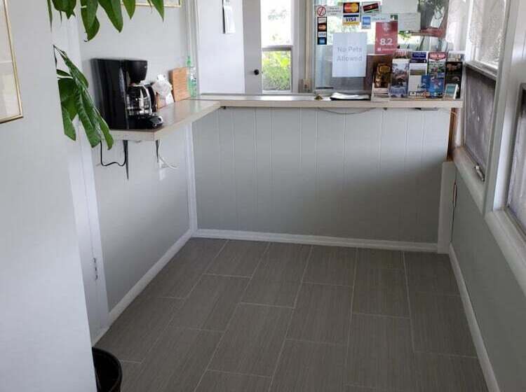 モーテル Dollar Inn