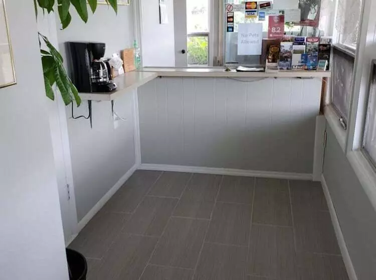 モーテル Dollar Inn