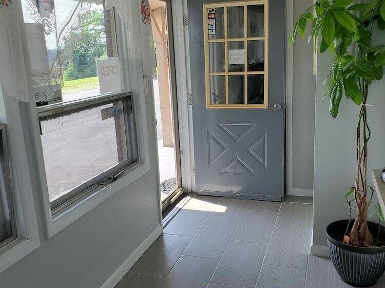 モーテル Dollar Inn