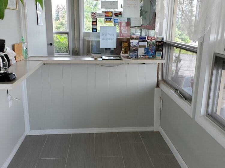 モーテル Dollar Inn