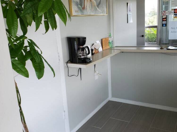 モーテル Dollar Inn