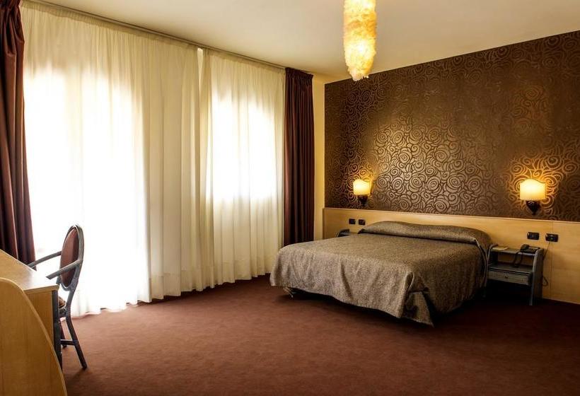 호텔 Port Calandra