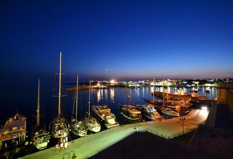 호텔 Port Calandra