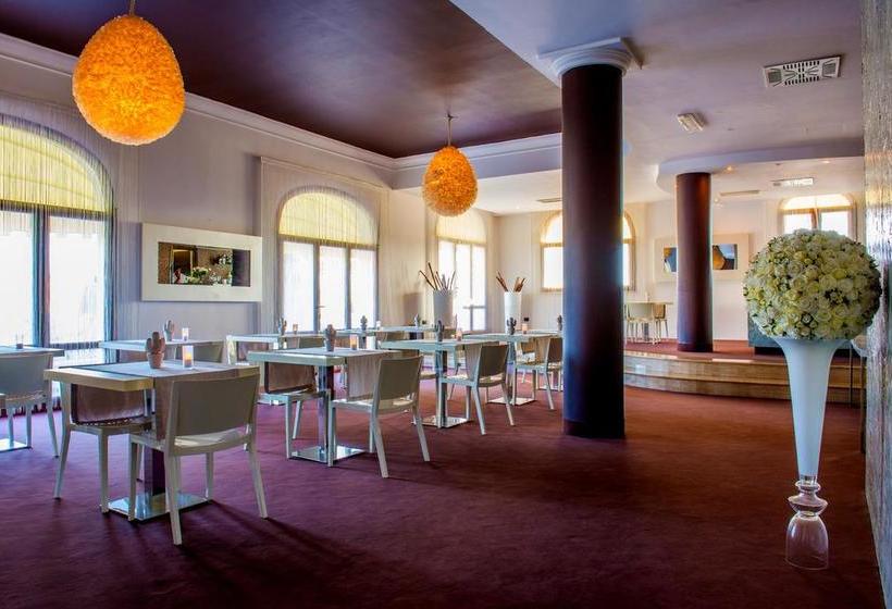 호텔 Port Calandra