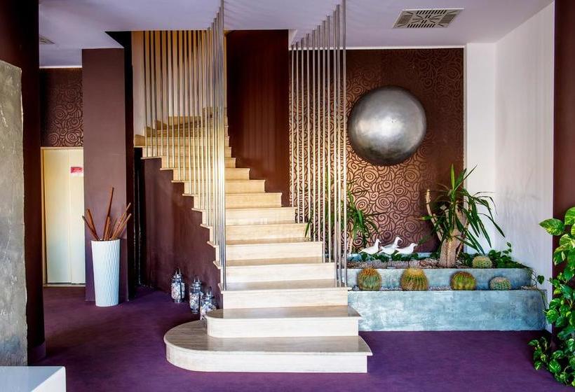 호텔 Port Calandra